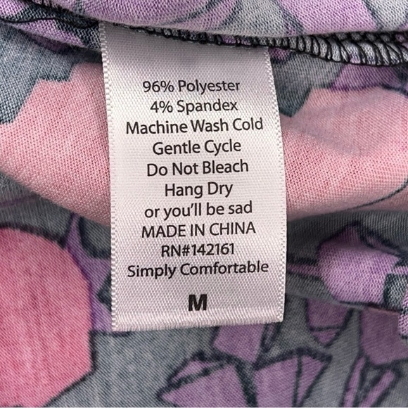 NEW MEDIUM LULAROE BLACK FLORAL TOP BASEBALL STYLE WOMENS TOP STRETCH - Picture 12 of 12